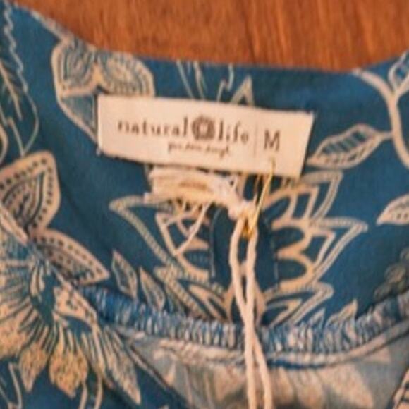 NEW Natural Life Short Sleeve Floral Cropped Top Blue Womens Size Medium - Picture 6 of 8